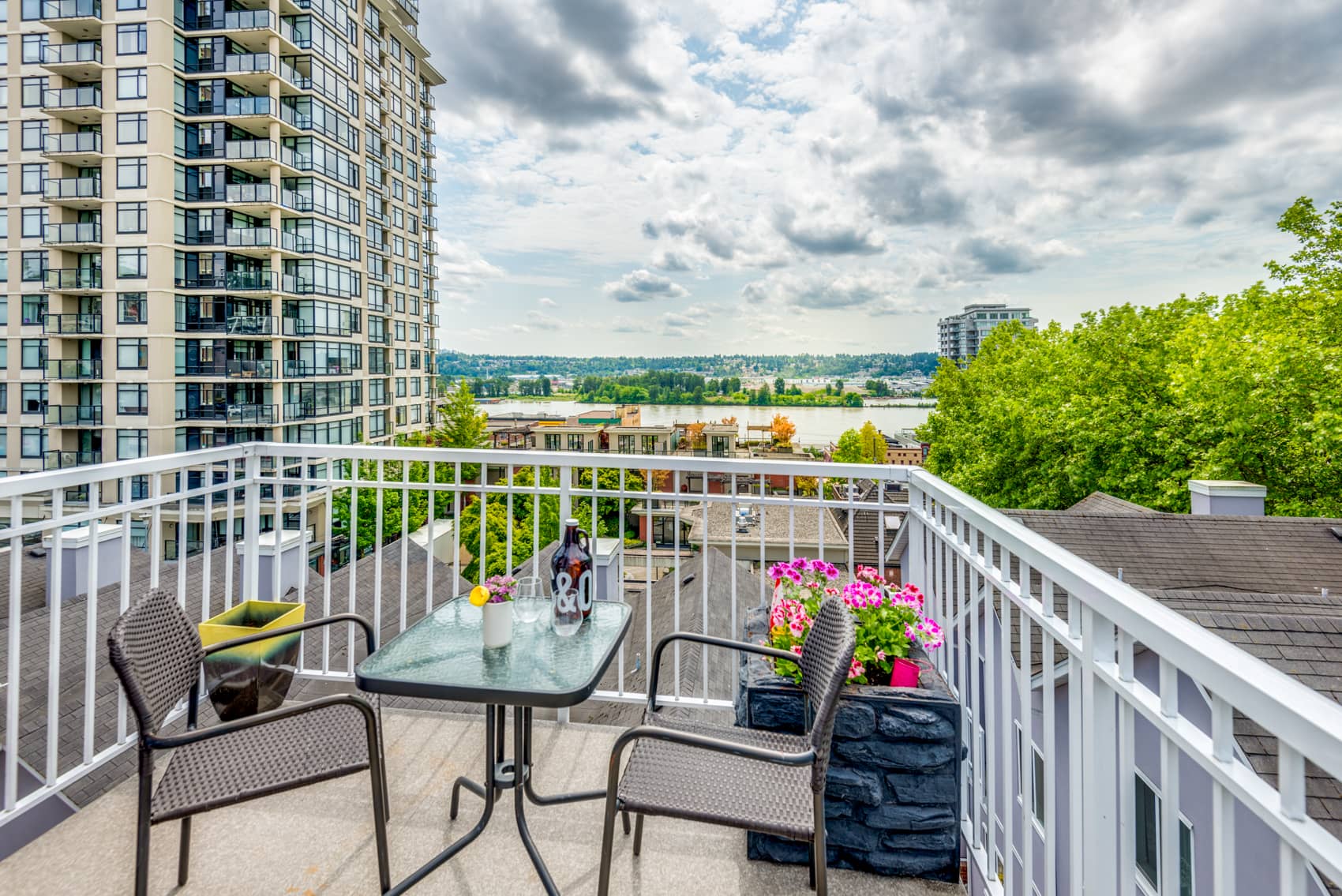 2 BEDROOM PENTHOUSE IN NEW WESTMINSTER
