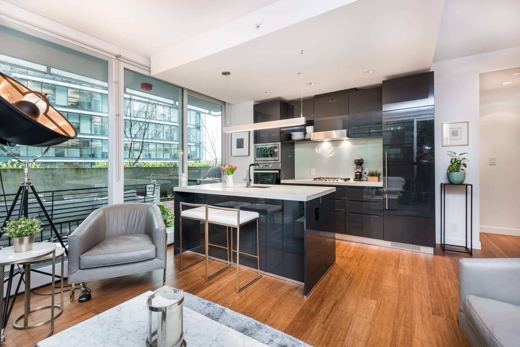 GORGEOUS 2 BED + DEN CONDO IN DOWNTOWN VANCOUVER
