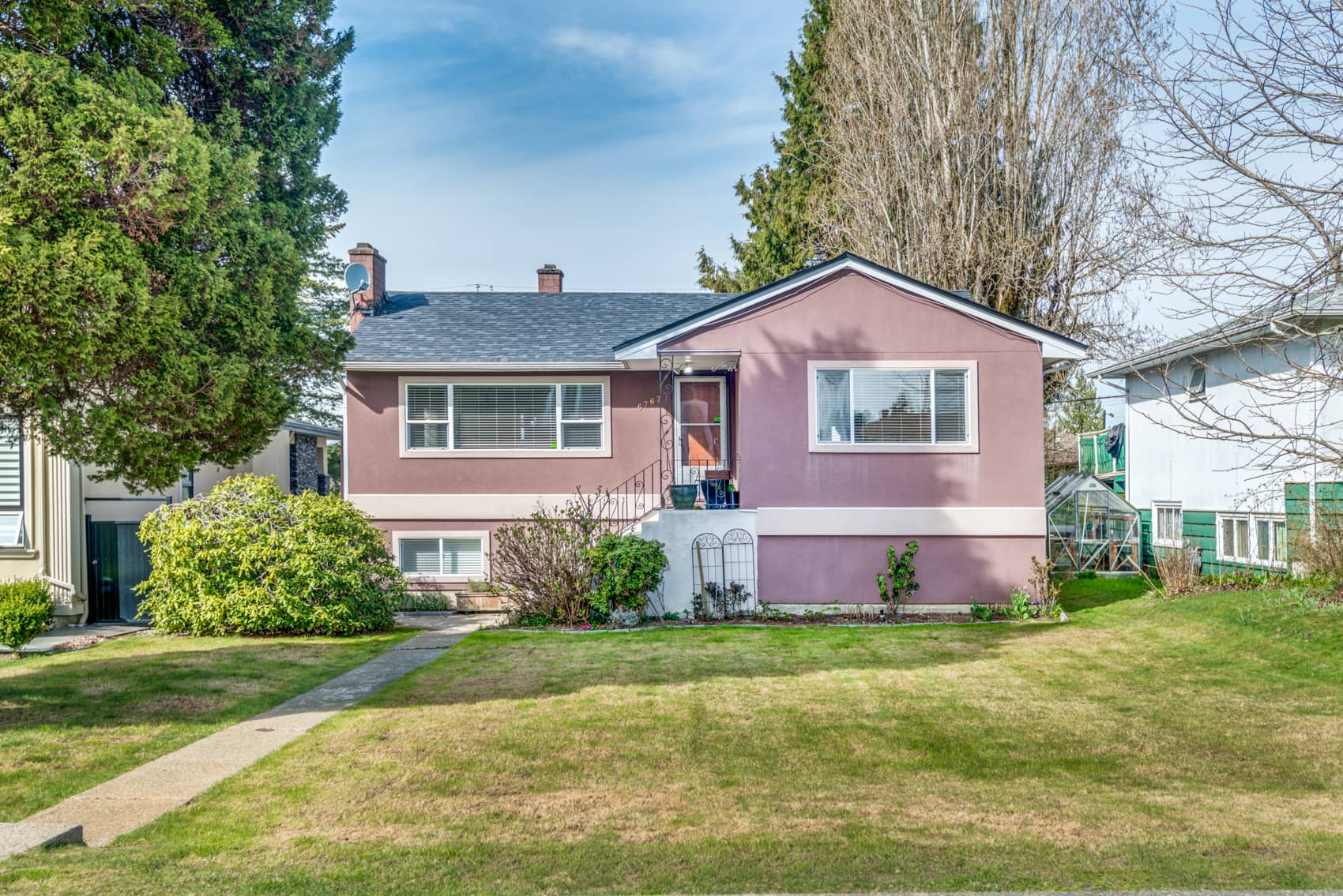 6 Bedroom Home in Deer Lake with Beautiful Mountain Views
